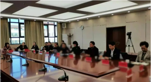 今日，由集團精準(zhǔn)推介的兩個優(yōu)質(zhì)投資選址項目分別與甘肅某地方政府、陜西某地方政府成功簽訂投資協(xié)議 