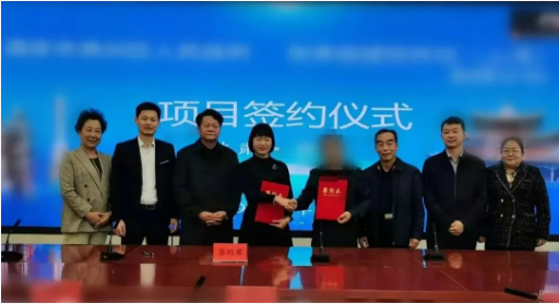 今日，由集團精準(zhǔn)推介的兩個優(yōu)質(zhì)投資選址項目分別與甘肅某地方政府、陜西某地方政府成功簽訂投資協(xié)議 