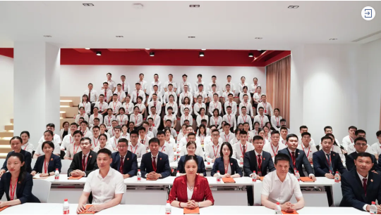  三地齊亮相，拼干勁，創(chuàng)戰(zhàn)績！集團成功舉行9月份委托招商引資經營服務分析暨“大干100天”動員誓師大會