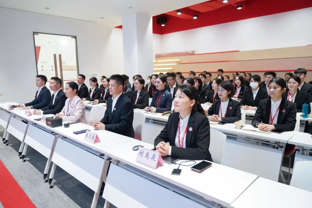 借助“進(jìn)博磁力”，搶抓發(fā)展新機(jī)！10月下旬，集團(tuán)成功通過35個優(yōu)質(zhì)投資選址項目
