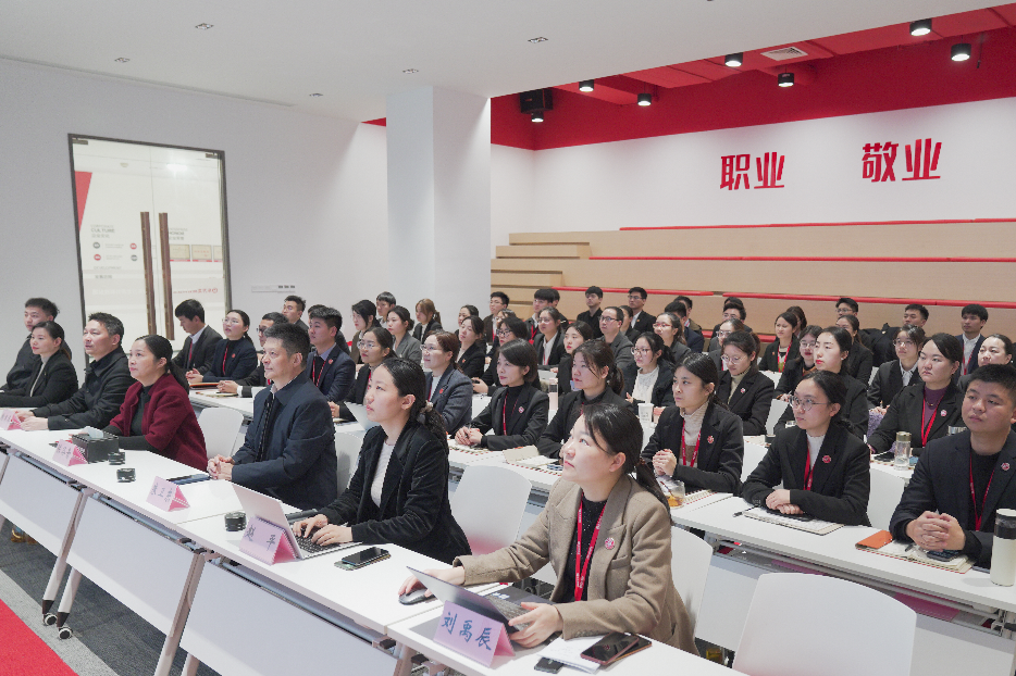 全力搶項(xiàng)目，拓市場，拼落地！12月上旬，集團(tuán)成功通過34個(gè)優(yōu)質(zhì)投資選址項(xiàng)目